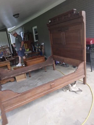 Cama trasera alta vintage 1800 Foto 1 de 4