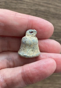 16TH-17TH CENTURY. BLEIGEWICHT IN FORM EINER GLOCKE. - Bild 1 von 5