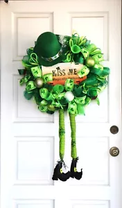 St Patrick’s Day Mesh Wreath, Leprechaun Legs, Kiss Me Sign, Green Shamrocks - Picture 1 of 5
