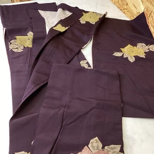 Japanischer Trachten Kimono für Damen lila schöne Rosen elegantes Design - Bild 1 von 8