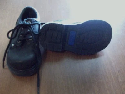 Zapato de vestir Circo negro con corbata para niño talla 6 usado en excelente estado Foto 1 de 2