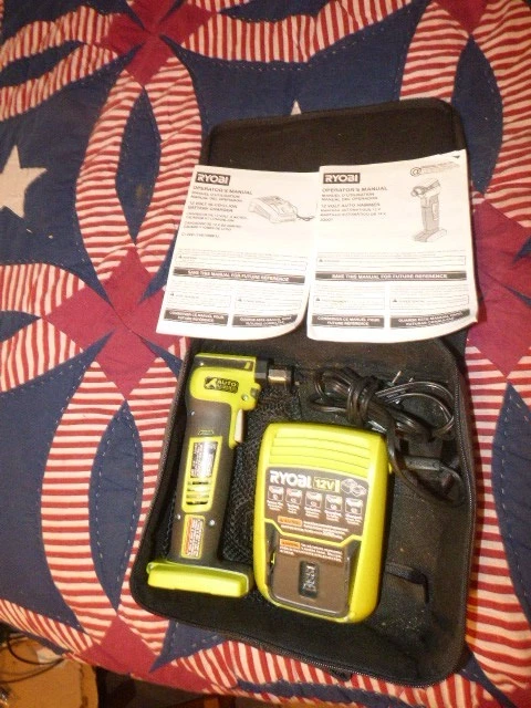 RYOBI 12V MARTILLO AUTOMÁTICO INALÁMBRICO #JG001 CON CARGADOR Y ESTUCHE SIN BATERÍA Foto 1 de 1