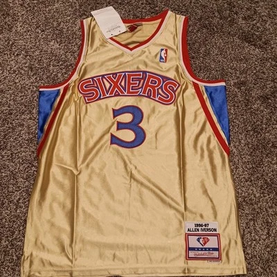 Camiseta deportiva de baloncesto Allen Iverson #3 mediana Philadelphia 76ers dorada de la NBA nueva Foto 1 de 2
