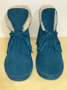NWOT SIZE 9 BEARPAW Christie Teal Suede Fringe Boots Sheepskin Footbed - Picture 1 of 24