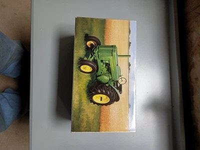 Tractor estándar de asiento alto John Deere modelo 60 escala 1:16 Ertl Foto 1 de 4