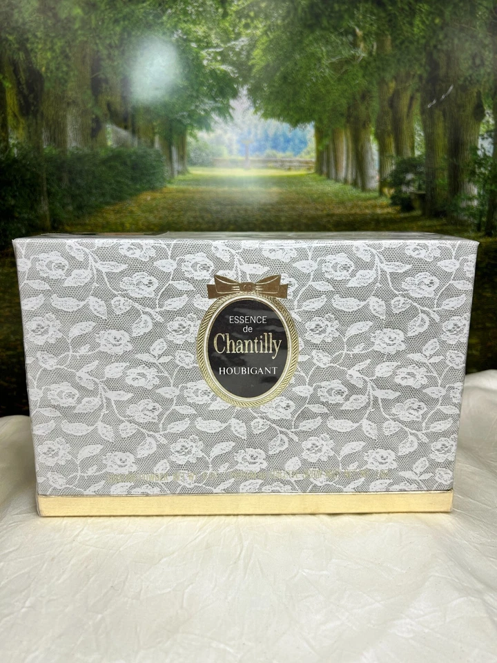 ESSENCE DE CHANTILLY BY HOUBIGANT 170G POLVO PARA POLVO/60ML EDT SPRAY (JUEGO DE REGALO) Foto 1 de 4