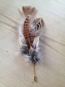 ELEGANT NATURAL FEATHER HAT/LAPEL PIN. Country Wear - Picture 1 of 1