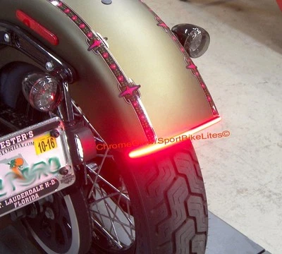 Barra de luz LED de funcionamiento/freno/giro - Harley Davidson Softail Slim/Blackline; lente roja  Foto 1 de 4