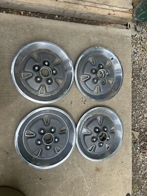 FORD MUSTANG 14” HUBCAPS OEM 1964-1968 — 第 1/4 张图片