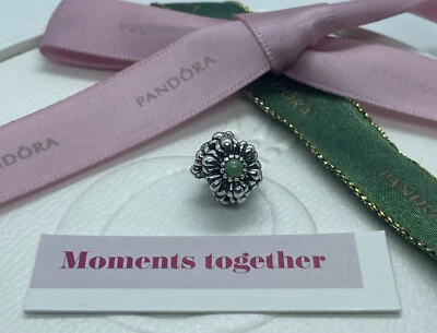 Pandora Cumpleaños Flor Mayo Plata Esterlina Crisoprasa 790580CH Dije Piedra Natal Foto 1 de 4