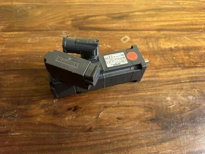Siemens 1FK7022-5AK71-1VH3 servo motor - Picture 1 of 3