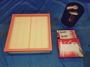 JAGUAR SERVICE KIT OIL FILTER, AIR FILTER & SPARK PLUGS X300 3.2 & 4.0 SK1 - Picture 1 of 1