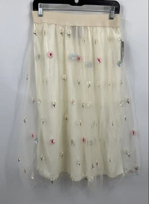 Metrowear Women's White Floral Embroidered Tulle Skirt Size Medium - Image 1 of 4