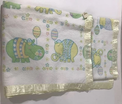 Manta de cuna vintage para cuidado de bebé con elefantes satinados amarillos *Leer Foto 1 de 4