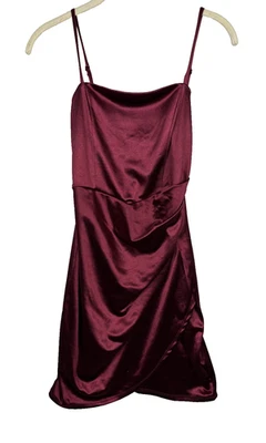 Mini Vestido Honey & Rosie Granate Satinado Pequeño Correa de Espagueti Dobladillo Asimétrico Foto 1 de 4