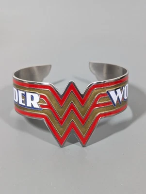 Brazalete rojo DC Comics Wonder Woman 7,5 pulgadas Foto 1 de 4
