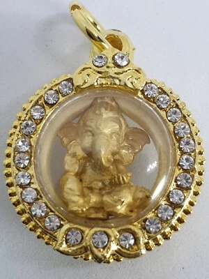 Colgante Ganesha en la postura de dar bendición con marco de oro micon Foto 1 de 4