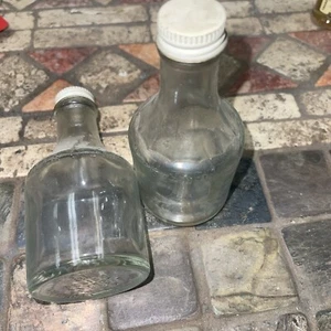 2 Vintage Mogen David Wine Bottle 4 Oz Size - Picture 1 of 3