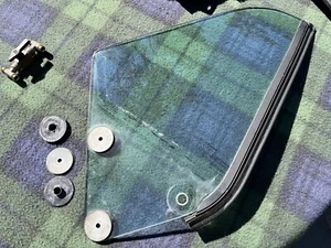 Jaguar XJS V12 Convertible Right Quarter Window - Picture 1 of 6