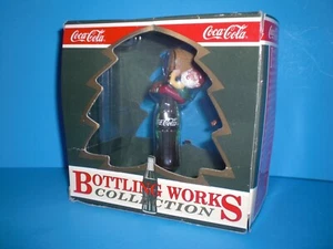 Coca Cola Ornament - Abfüllwerke Sammlung Auffüllen (Elfenfüllflasche) - Bild 1 von 6