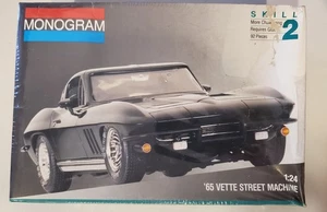 VINTAGE MONOGRAM 65 VETTE STREET MACHINE 2724 MODEL KIT 1/24 SEALED - Bild 1 von 12