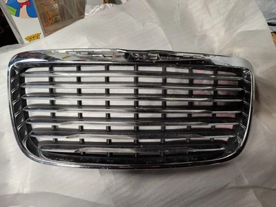 Parrilla superior delantera para Chrysler 300 2011-2014 OEM 9402989 Foto 1 de 4