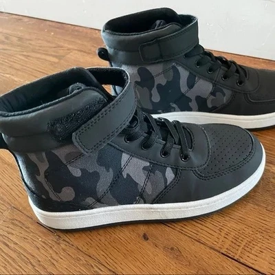 Zapatillas altas antiguas azul marino camufladas con correa cerrada segura - Big Boy TALLA 6 Foto 1 de 4