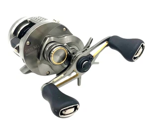 Carrete de baitcasting Shimano 23 Calcutta Conquest BFS XG IZQUIERDO con caja, bolsa, manual - Imagen 1 de 8
