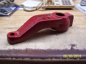 IH STEERING ARM. FITS 706, 756, 806, 826, 856, 1026, 1206, 1256, 1456. 384016R3 - Picture 1 of 3