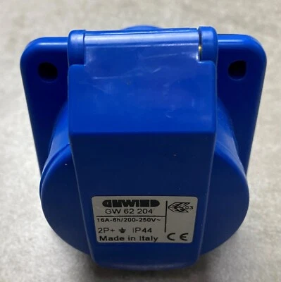 GEWISS GW62204 IP44 10 DEGREE PANEL RECEPTACLE 2P+E 16A 250V 6H - Image 1 of 4