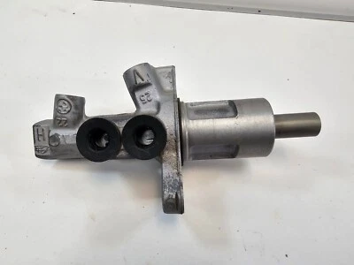 Cilindro maestro de freno BMW E92 335is - 14 k millas Foto 1 de 4