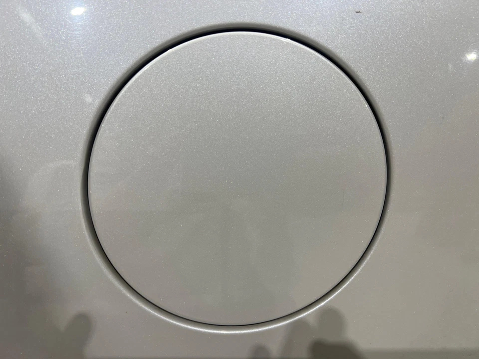 2015 - 2020 GMC Yukon White Frost Tricoat-G1W Fuel Gas Tank Door Cover Lid Foto 1 de 1