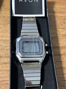 Avon Mens NIB Digit Expansion Watch Silvertone Size Large - Picture 1 of 6