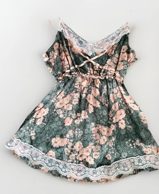 Винтажная женская шелковая цветочная кукла Y2K George Marciano с верхним подолом кружевная фея - Изображение 1 из 4