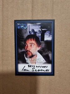 DOCTOR WHO SERIES 2 TRADING AUTOGRAPH CARD AU12 IAN SCOONES DESIGNE STRICTLY INK - Picture 1 of 2