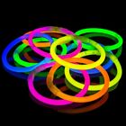 25/50/100/200 Glow Stick Armbänder UKs hellstes Leuchten im Dunkeln Sticks