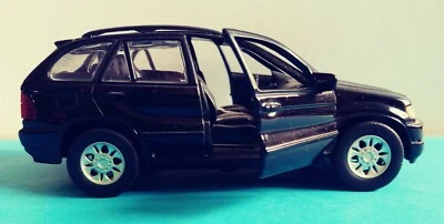 BMW x5 4.4i scala  1:36 modello da collezione di SMART TOYS, come nuovo,foto - Immagine 1 di 4