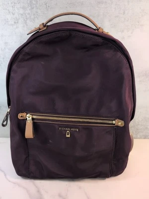 Bolso Mochila Michael Kors Kelsey Borgoña Diario Herrajes Dorados Foto 1 de 4