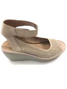 Clarks Collection Wedges Platform Comfort Ankle Strap Sandals Tan Size 7.5/ 38 - Picture 1 of 5