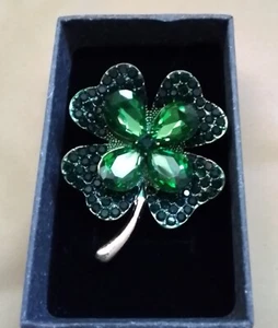 Schöne grüne Diamant Glückskleeblatt / Kleeblatt Brosche / Anstecknadel mit Geschenkbox  - Bild 1 von 1