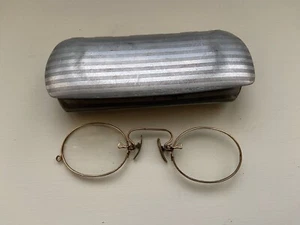Antique Victorian PINCE NEZ with hanging loop- original case & original lining - Picture 1 of 8