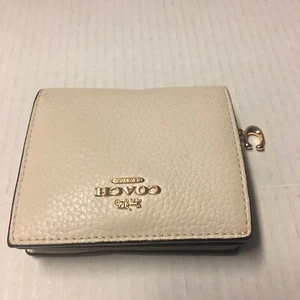 Coach C2862 neu Kreide genarbtes Leder Druckknopf Kartenetui Geldbörse C Anhänger Neu mit Etikett $ 168 lesen) - Bild 1 von 12