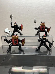 FISHER PRICE IMAGINEXT GREAT ADVENTURES CASTLE SET OF 4 KNIGHTS VINTAGE 1994 W5 - Picture 1 of 7