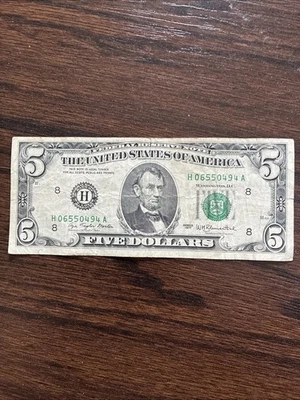 1977 A Star Note Five Dollar Bill St Louis H06550494A - Image 1 of 2