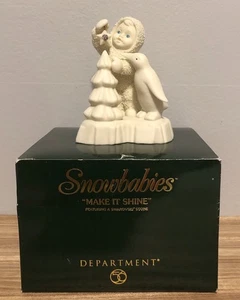 Snowbabies “Make it Shine” Bebé poniendo una estrella en un árbol de Navidad con caja - Imagen 1 de 8