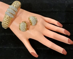 CINER SIGNED STUNNING HINGED JEWELED RARE BRACELET & MARRIED SWAROVSKI EARRINGS - Picture 1 of 16
