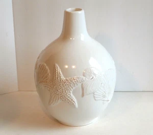 2006 burton & Burton "SANIBEL SANDS" White Ceramic Seashell Vase Nautical Beach - Picture 1 of 11