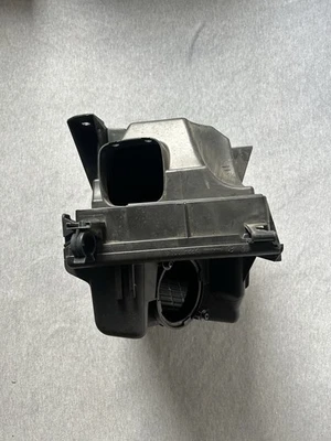 Caja purificadora de aire Volvo V70 XC70 de segunda mano carcasa 2,4 L 5 cilindros compatible con 2001-2007 Foto 1 de 4