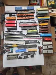 HO SCALE ZUG KONVOLUT RIESIGES KONVOLUT FÜR TEILE ODER REPARATUR LOK GÜTERWAGEN PERSONENWAGEN - Bild 1 von 24