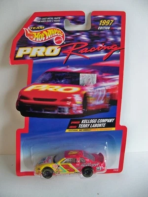 1997 Edition Hot Wheels Mattel Pro Racing Terry Labonte NASCAR Kelloggs #5 1:64  - Image 1 of 2